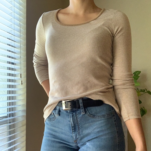 COMFY Old Navy Tan Long Sleeve - Picture 3 of 3